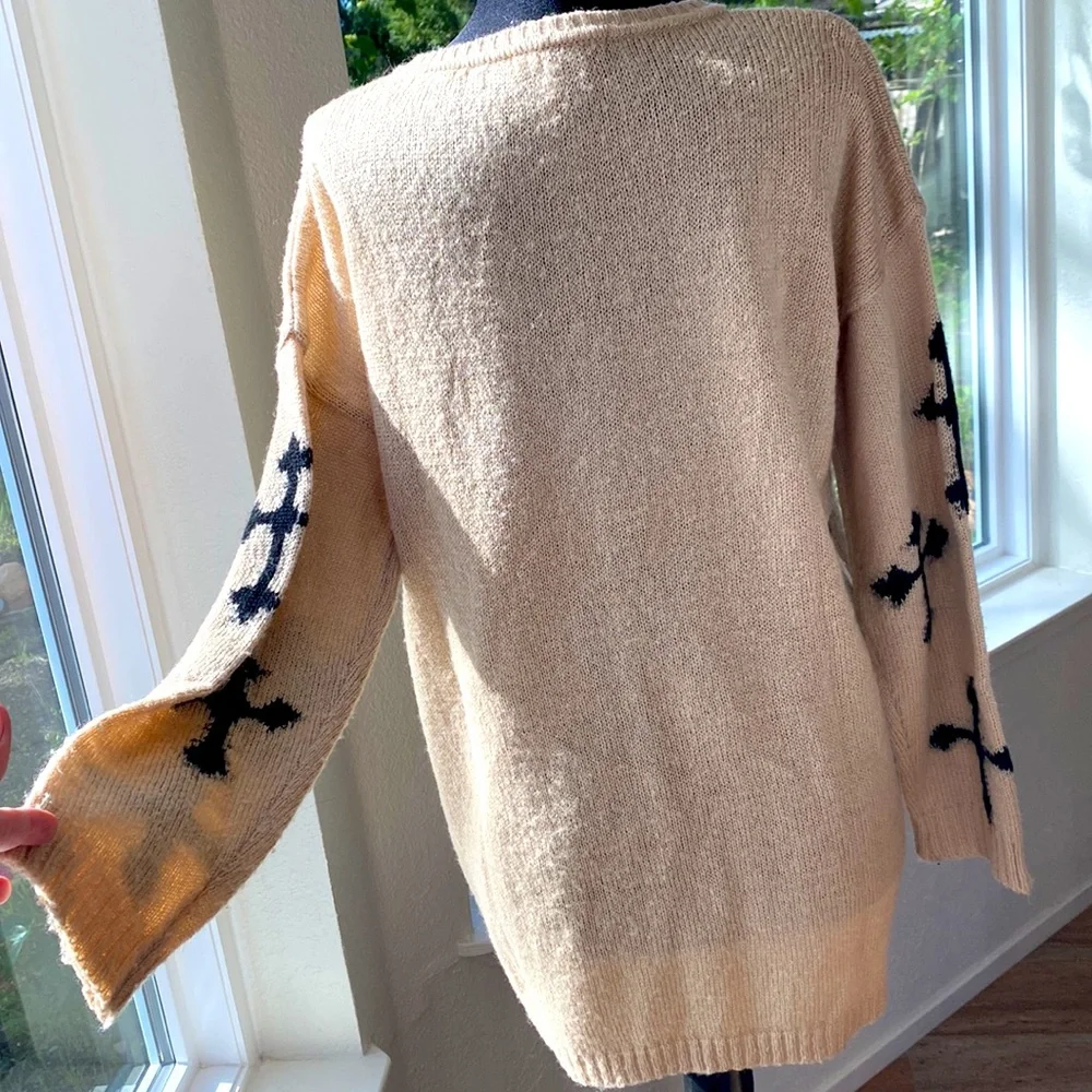 Distressed oversized sweater - Picture 2 of 12